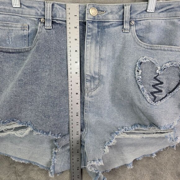 Womens Rue+ Blue Denim Shorts Distressed Heart Appliques Frayed Hem Hi Rise 16 - Picture 5 of 10